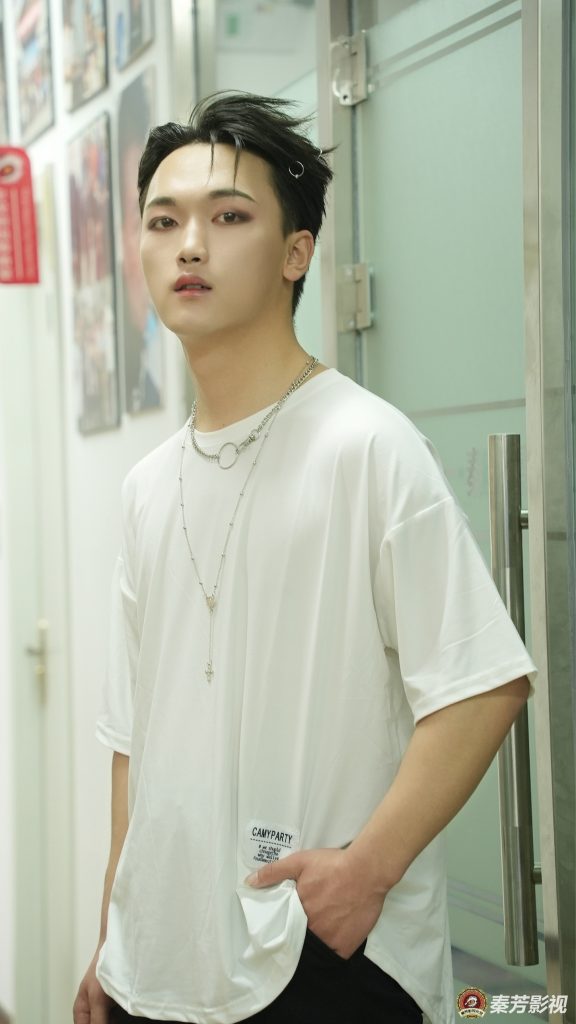 所以化妆就很简单了