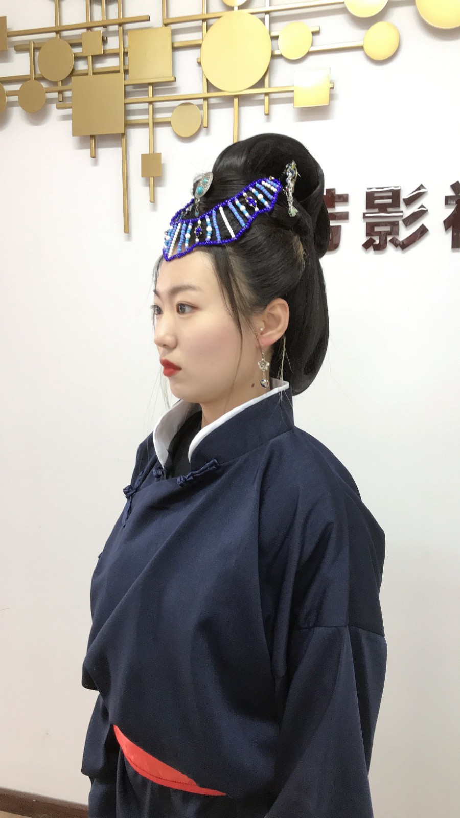 我们现在可以见到相声演员在表演时