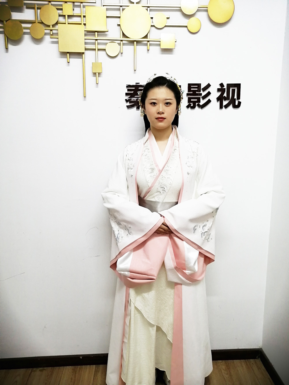 是很多民族服饰的发源地