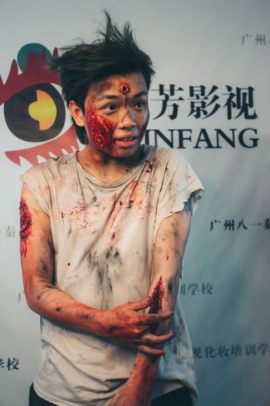 受伤的效果特效化妆