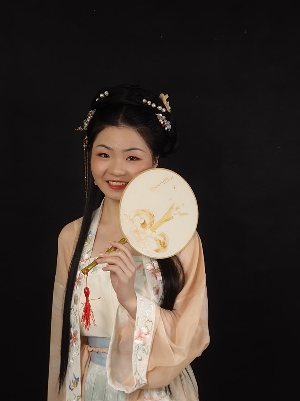 《唐襦裙半臂穿戴》4