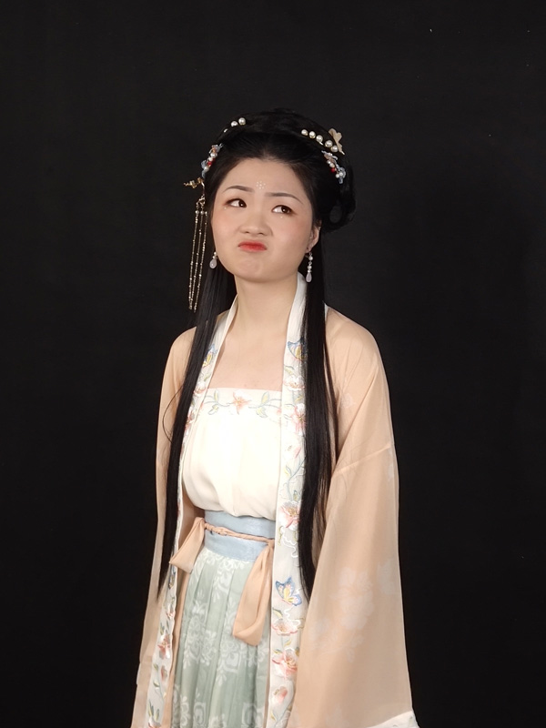 《唐襦裙半臂穿戴》3