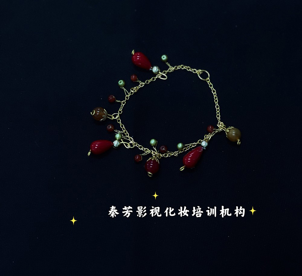 《各种饰品》由学员设计