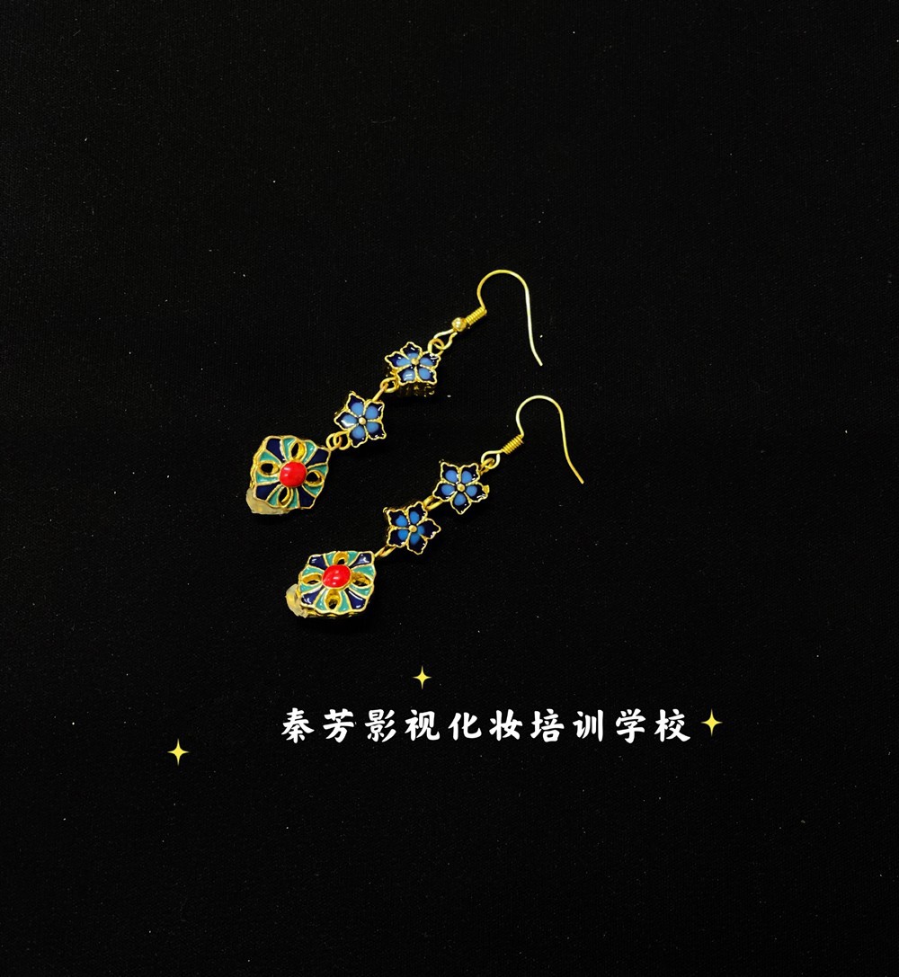 《各种饰品》由学员设计