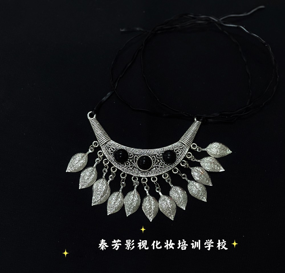 《各种饰品》由学员设计