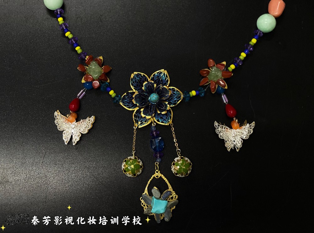 《各种饰品》由学员设计