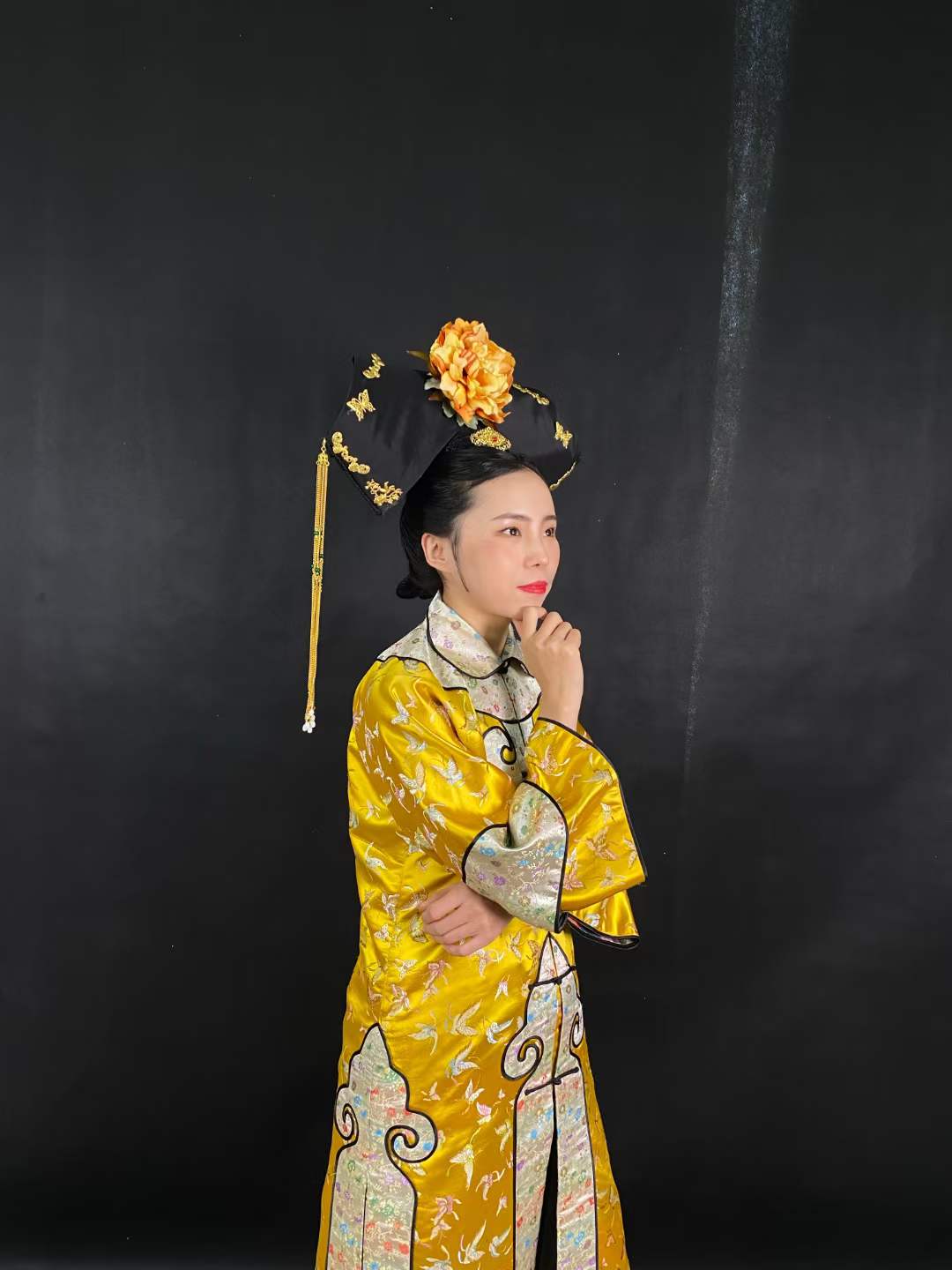 《大拉翅》 model：王瑶