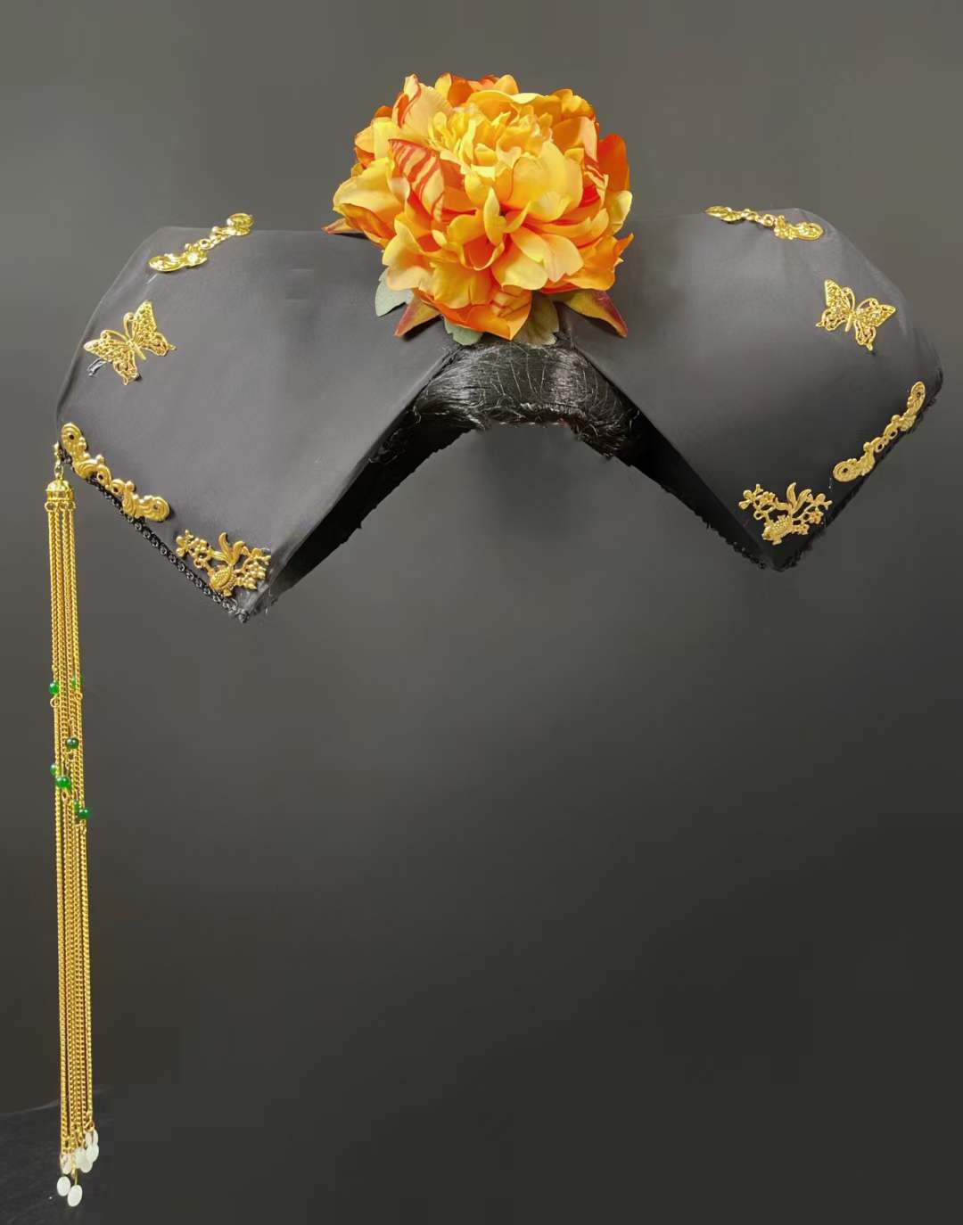 《大拉翅》 model：王瑶