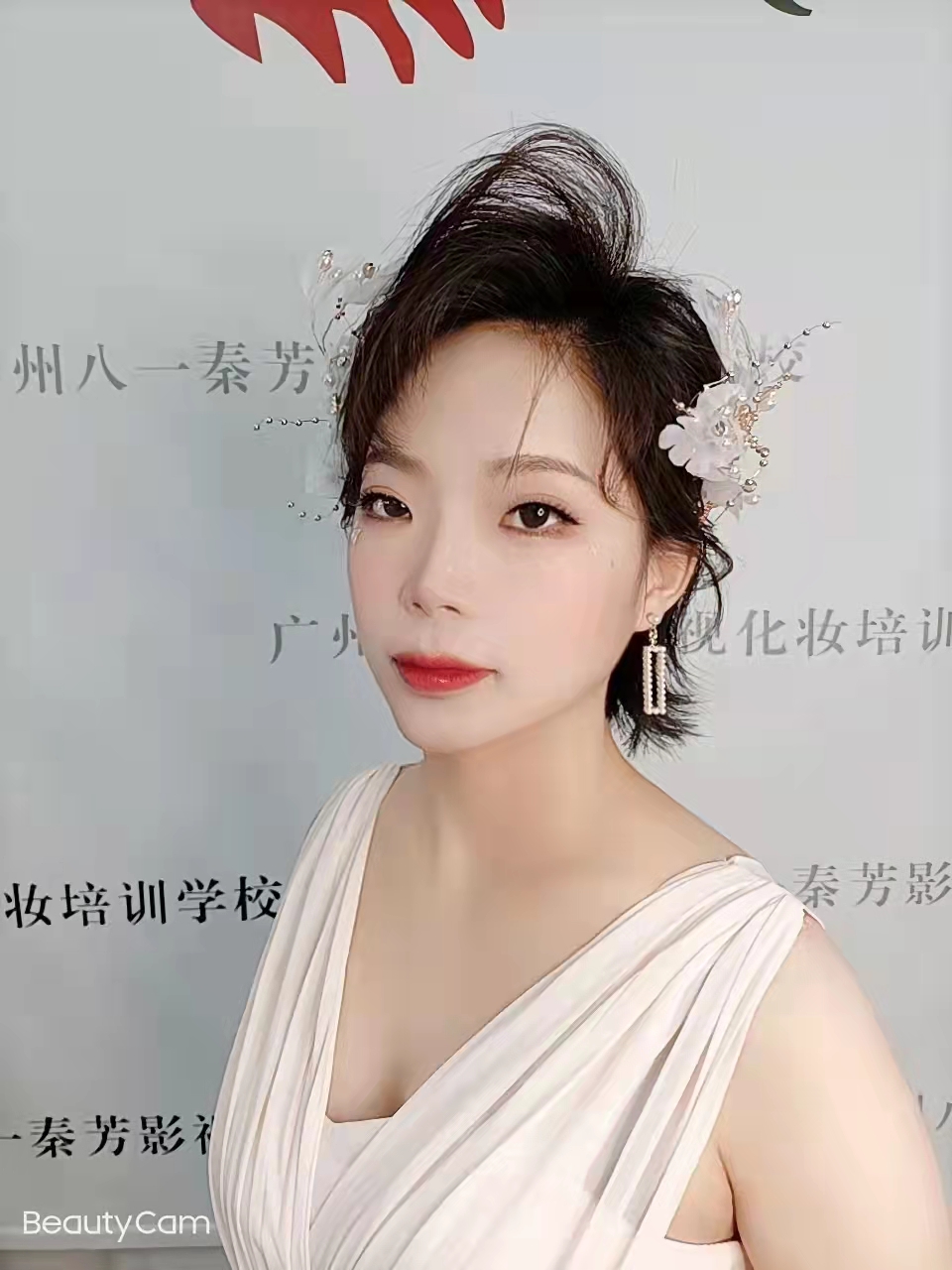 《饰品与晚妆》模特：广州秦芳学员