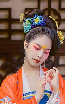 唐朝仕女妆扮