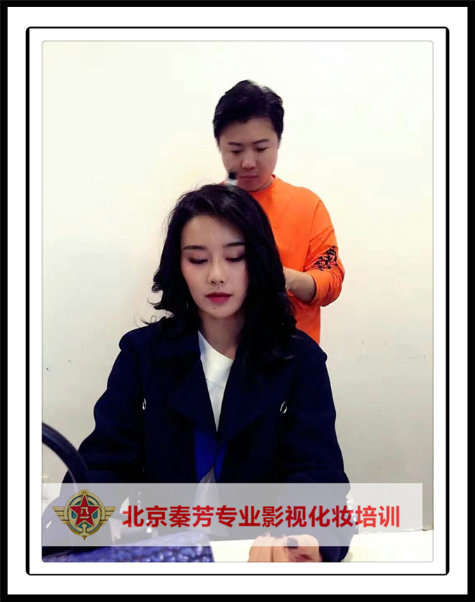 《旗袍套上燕尾服》