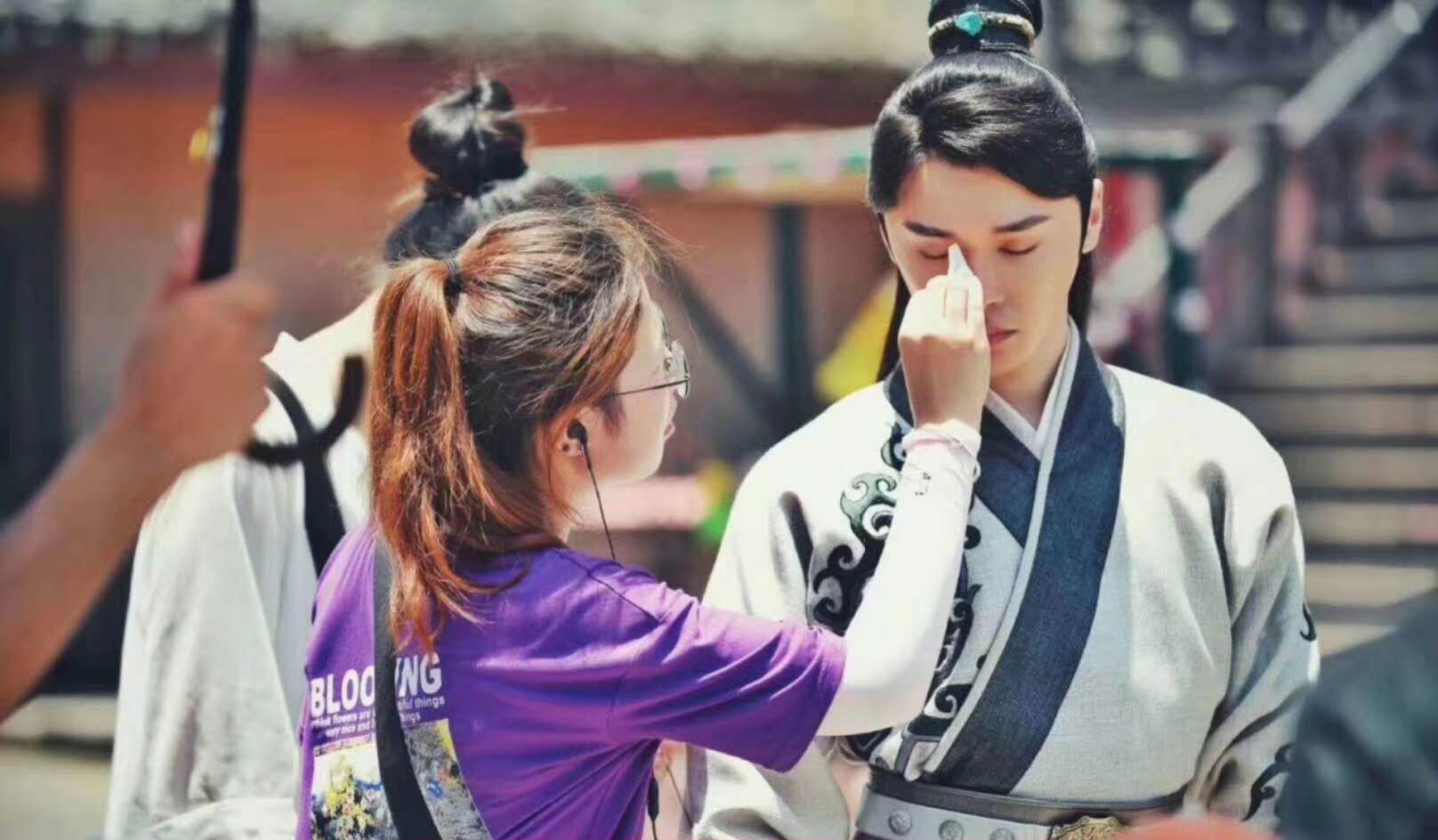 剧组化妆师和剧组跟妆师的职业发展路径是怎样的？