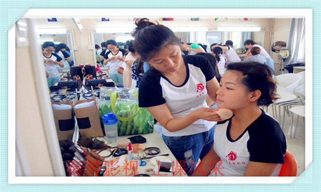 学化妆如何选择优秀学校