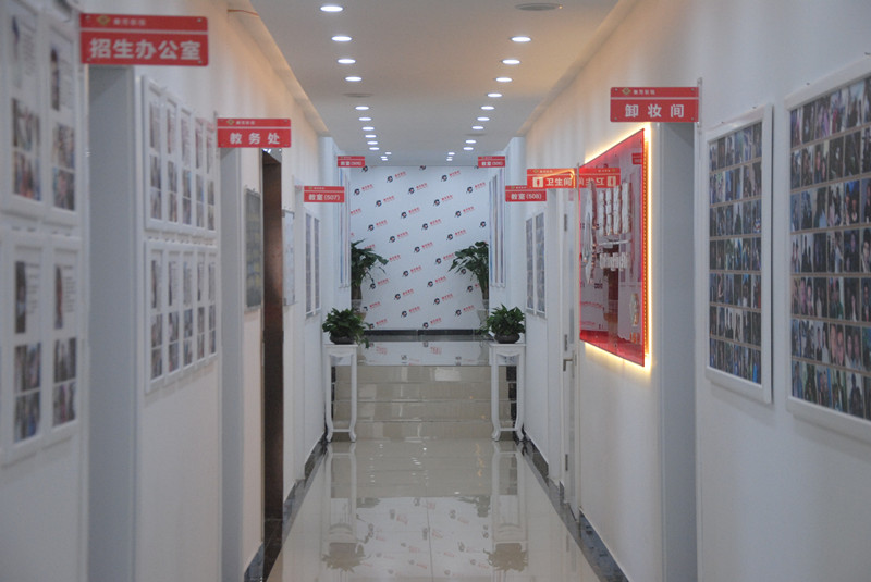 奇幻影视化妆：鳞片、兽耳的自然搭配