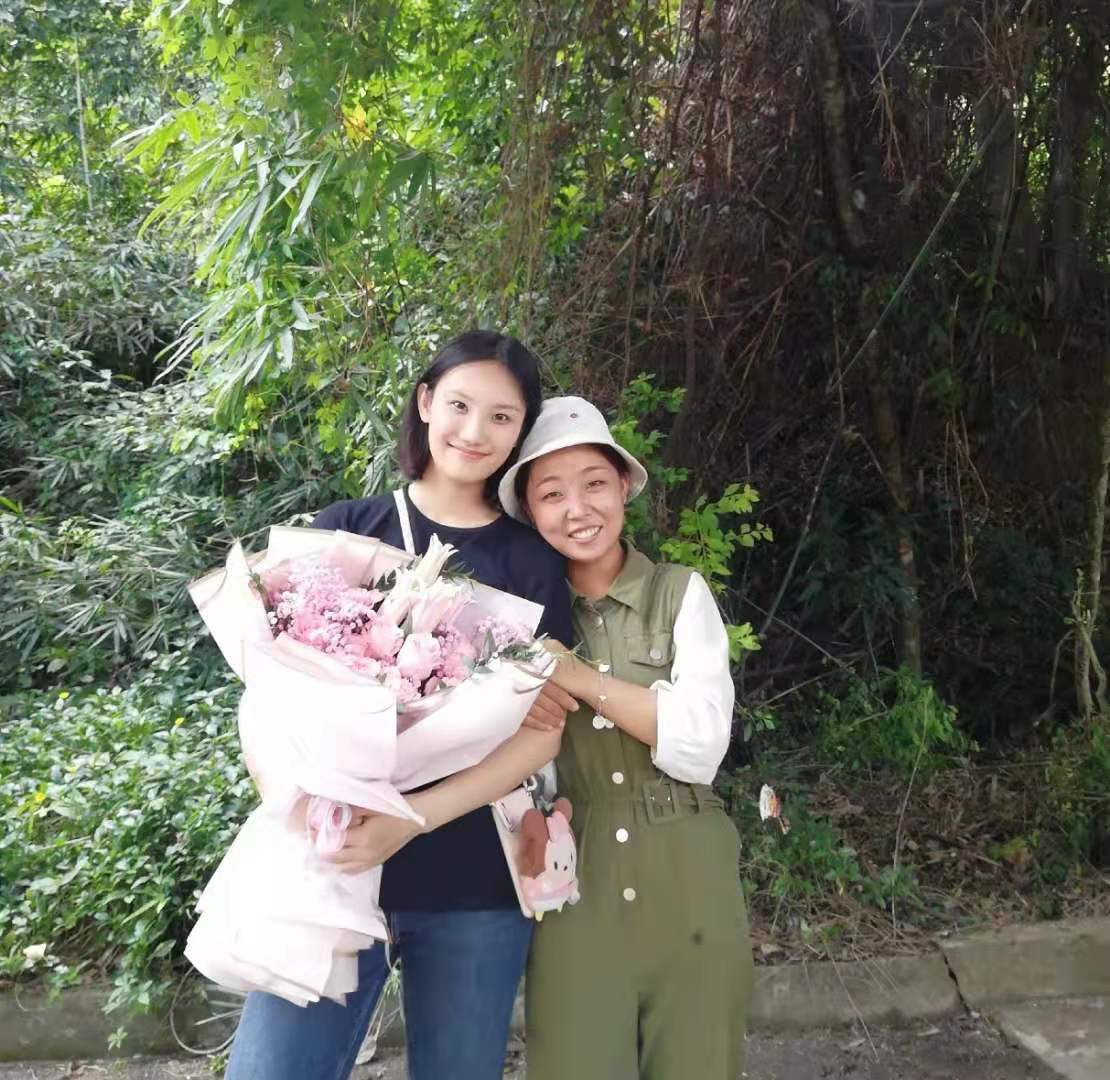 秦芳学员阿雅就业海南首部扶贫电影《穿越雨林》