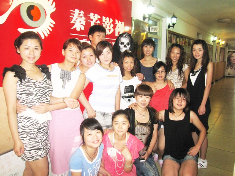 如何在剧组快速积累剧组化妆师的工作经验