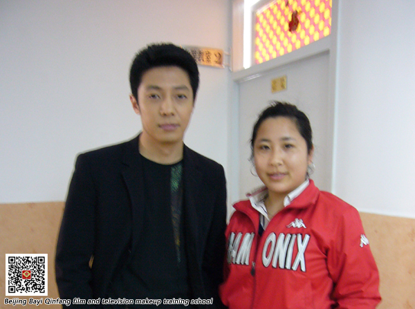 学化妆师哪家学校最好〖能拿高薪的最好〗