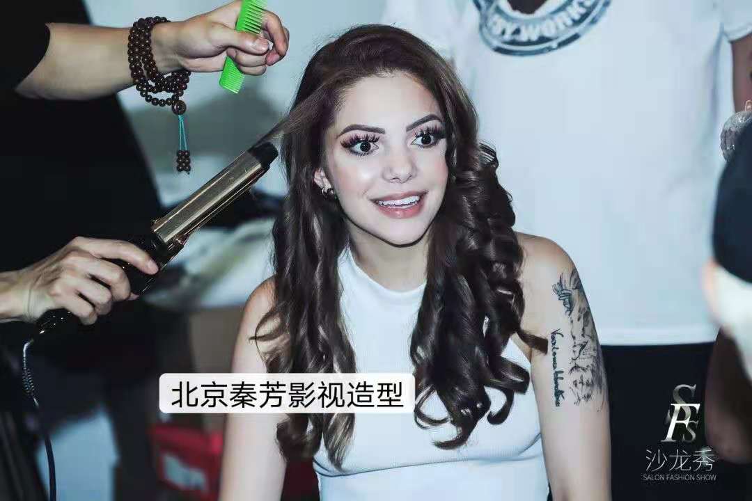 网上学影视化妆靠谱吗 真不如来秦芳学