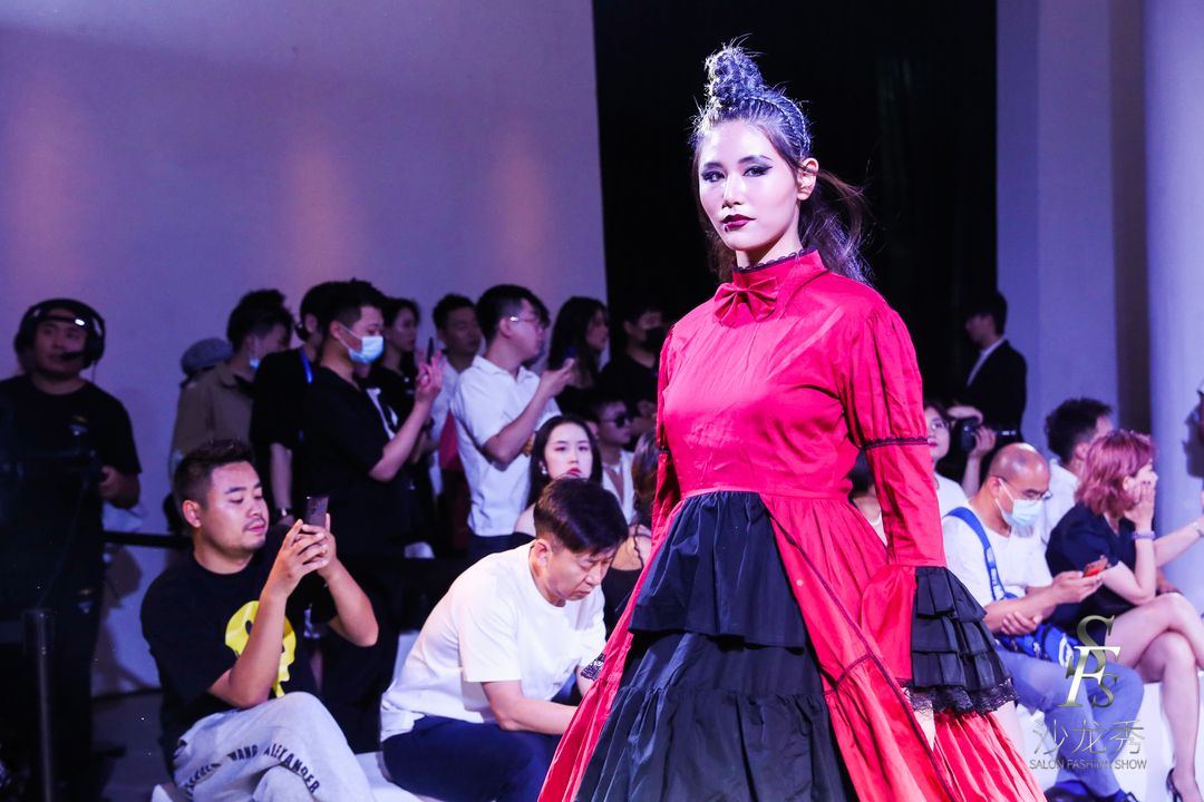 现代影视年轻角色妆：元气满满的少女感