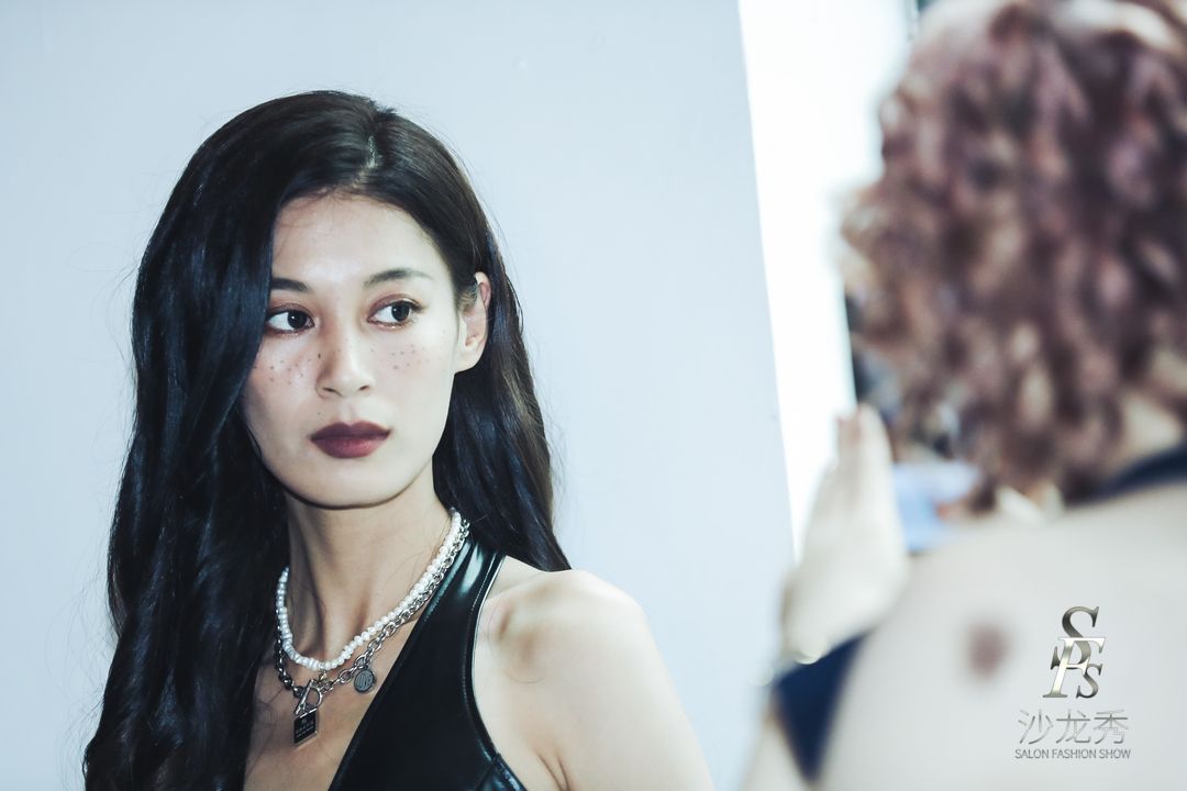 网上学影视化妆 你觉的能学好吗