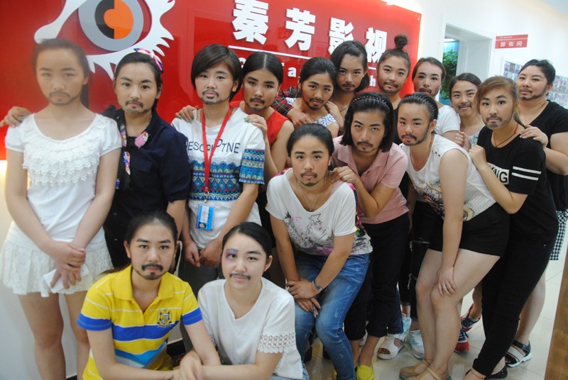 眼线笔与眼线液：影视化妆的眼妆线条