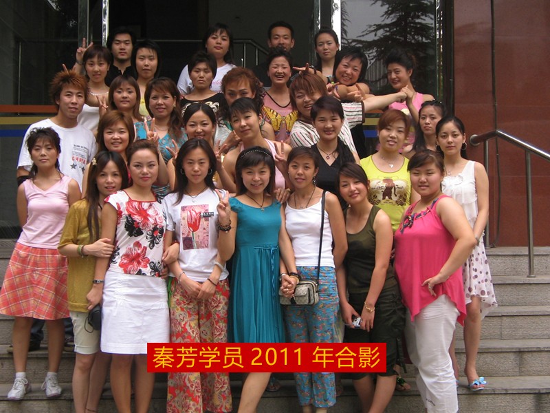 如何根据剧本需求为舞台剧角色设计特效化妆