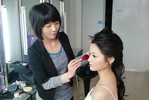 化妆培训一般要多久