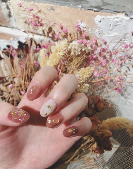 学美甲是去学校学还是店里学好一点