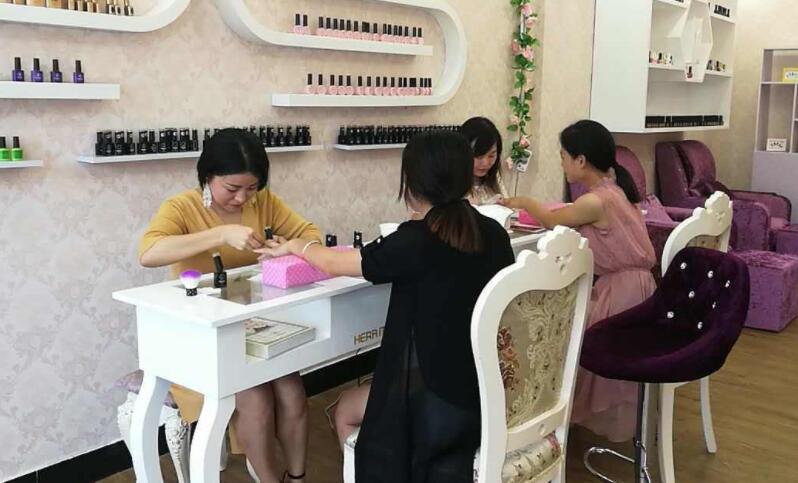 在店里上班美甲师有没有底薪