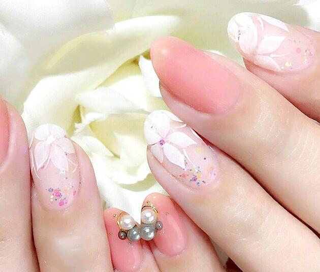 美甲学校要求购买甲油和其它产品吗