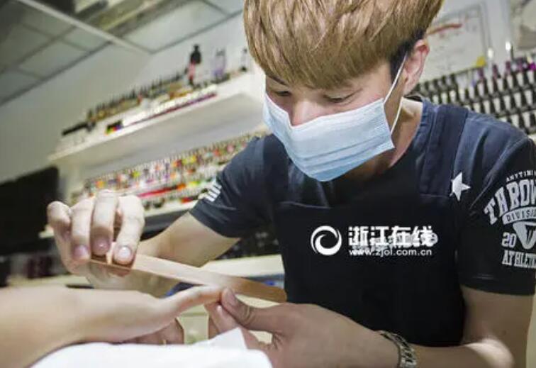 美甲师一天工作多久 能有多少收入