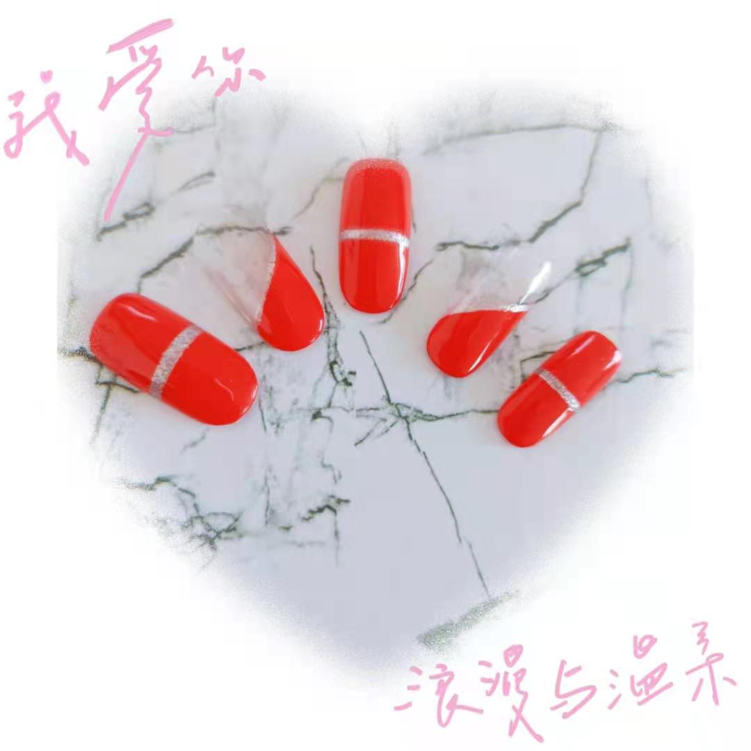 《简单爱心美甲》