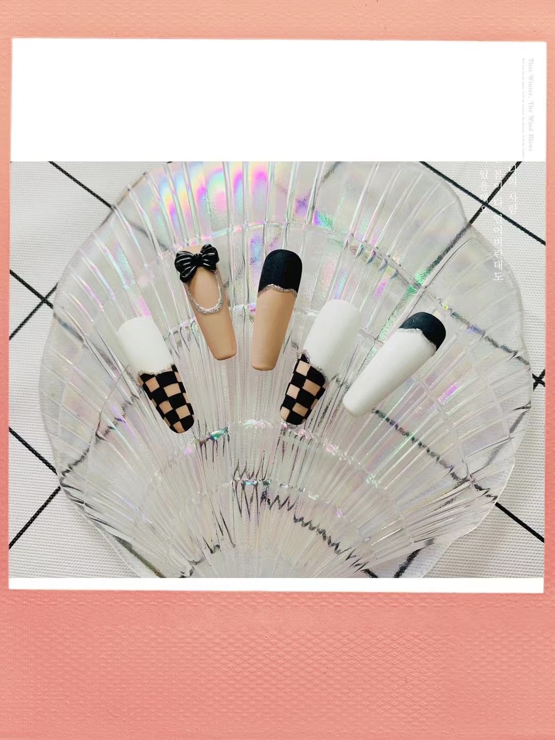 突显气质的格子美甲