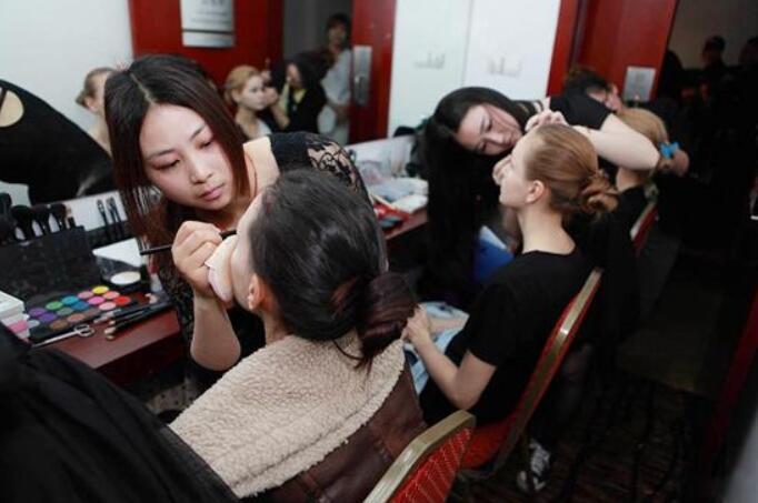 影视化妆工具套装：新手入门必备清单