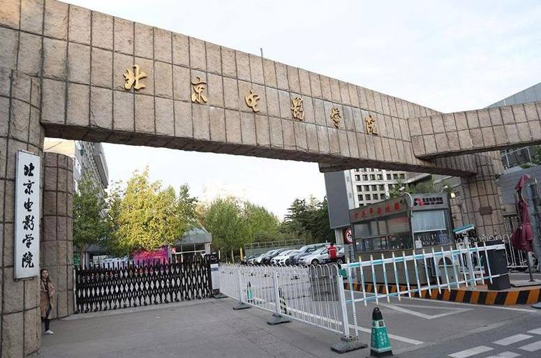 大学生从事化妆师职业有没有钱途 应该如何从事