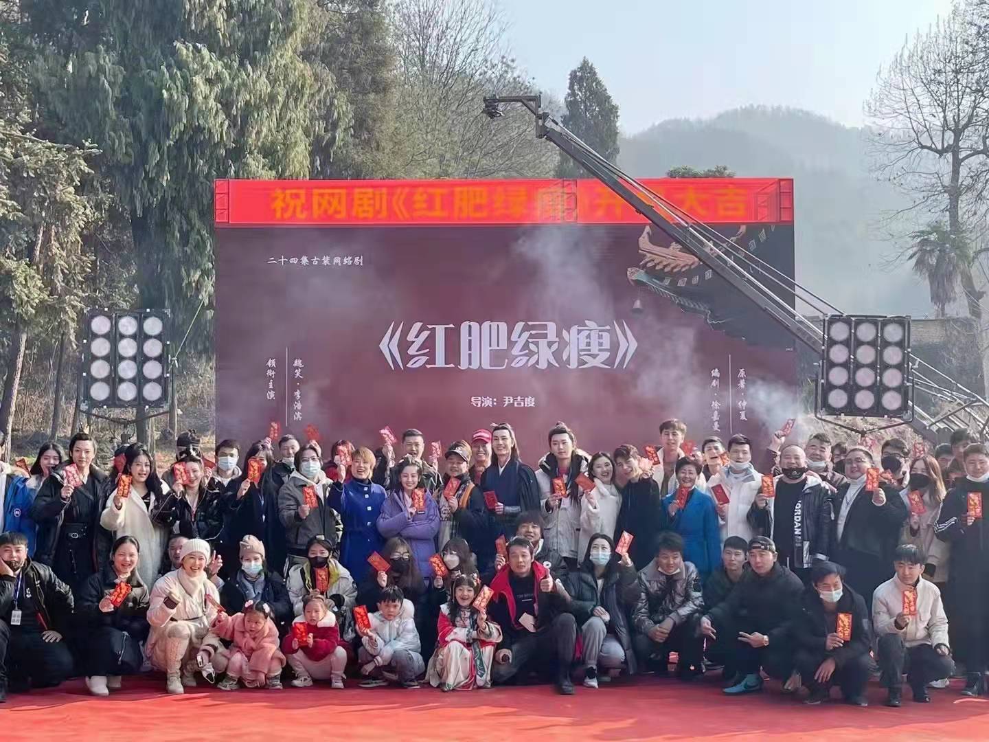 广州秦芳学员参加电影《红肥绿瘦》化妆工作