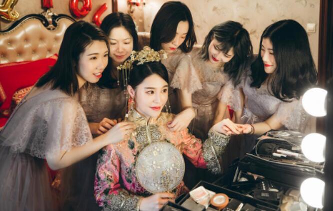 我想学电视剧化妆 现在学这个还有前途吗