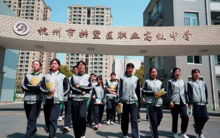 职高的化妆课和专业化妆学校的课能比吗