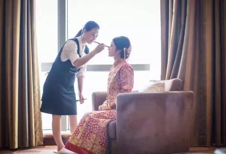 我做了很多年跟妆师了 今天想说