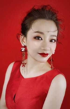 特有冲击力的女士晚妆