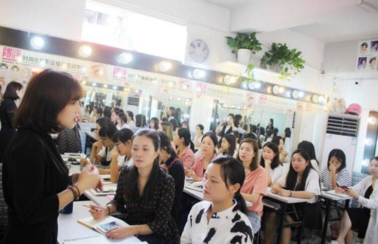 第一次学化妆需要注意什么