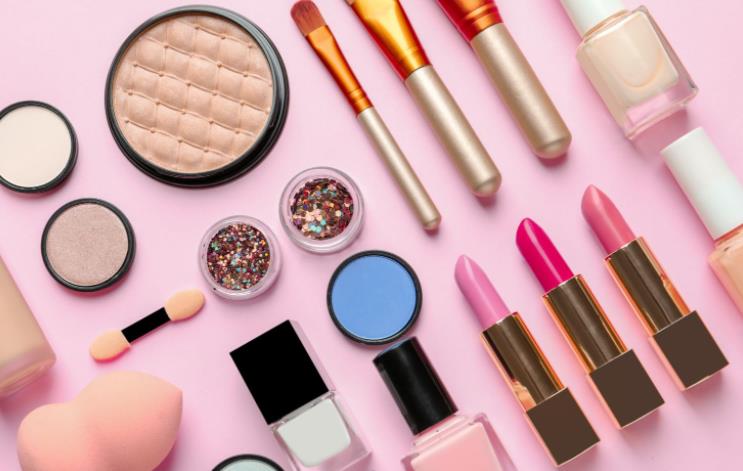 化妆学校所做的这些事 就是为了坑新手