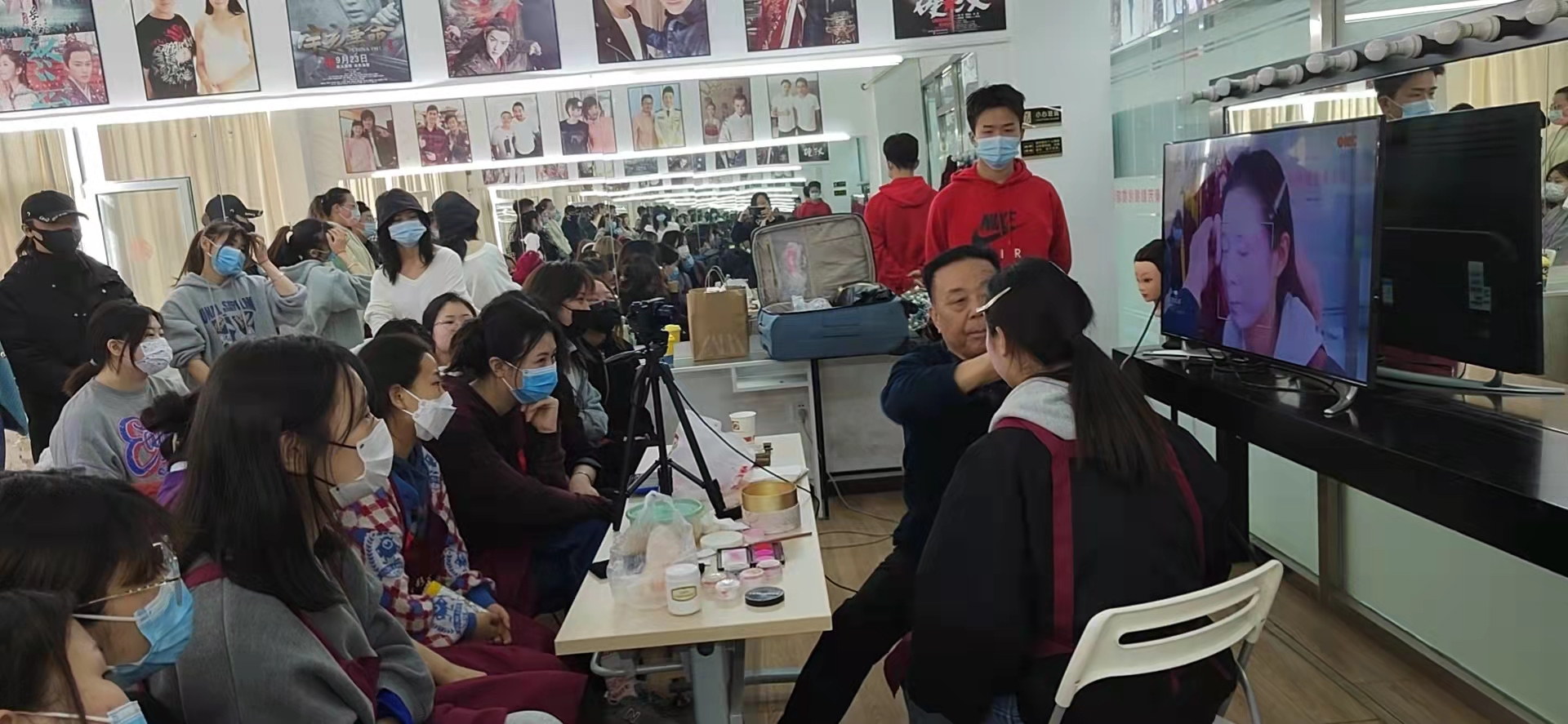 秦芳影视无大师 你看这是谁