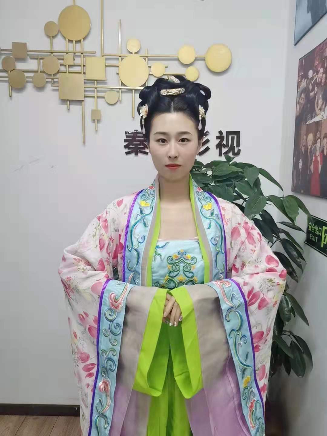 两款普通的影视装扮