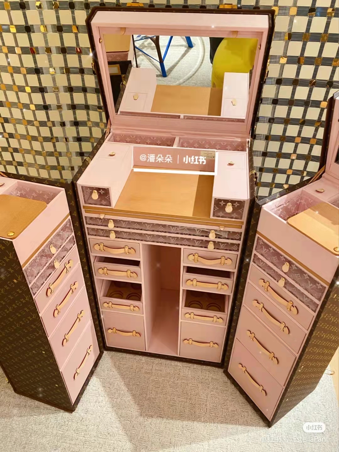 LV化妆箱 化妆箱的天花板 行走的100多万