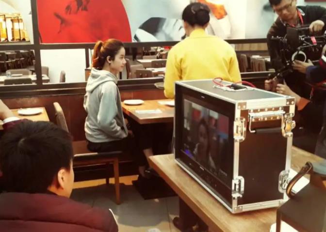 影视化妆学一年毕业 可我坚持了四年，还是放弃了