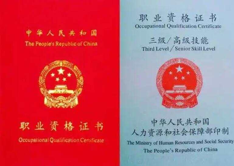 美甲师是否需要考证来参加工作