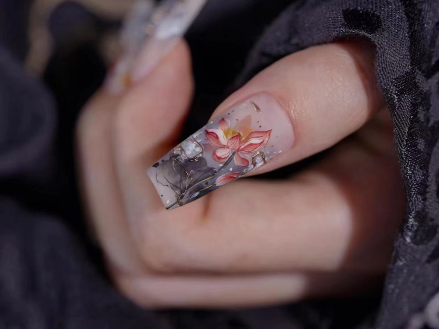 《日式温馨浮雕美甲》