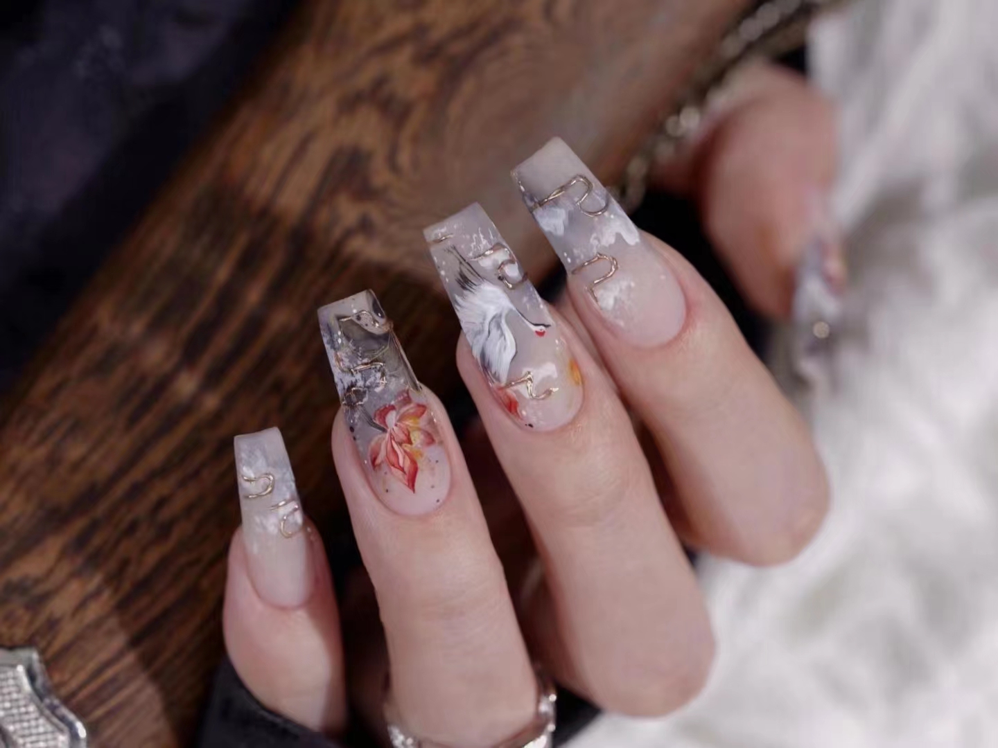 《日式温馨浮雕美甲》2