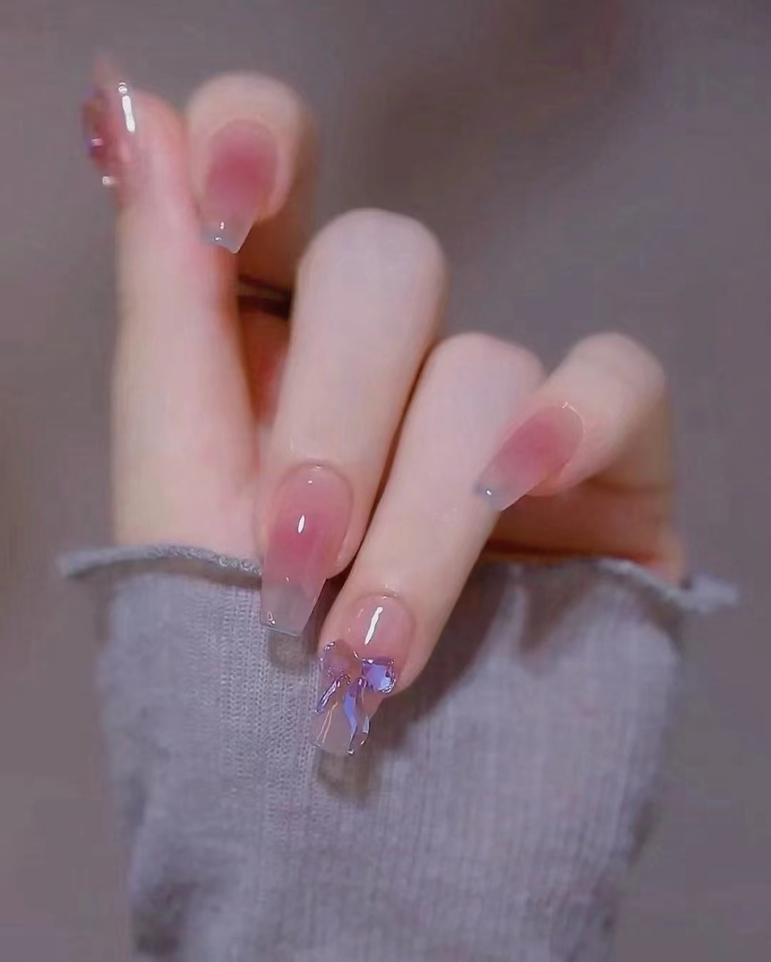 《粉红爱恋光疗美甲》